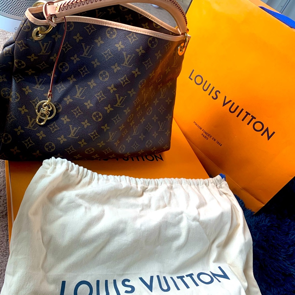 AUTHENTIC LV ARTSY